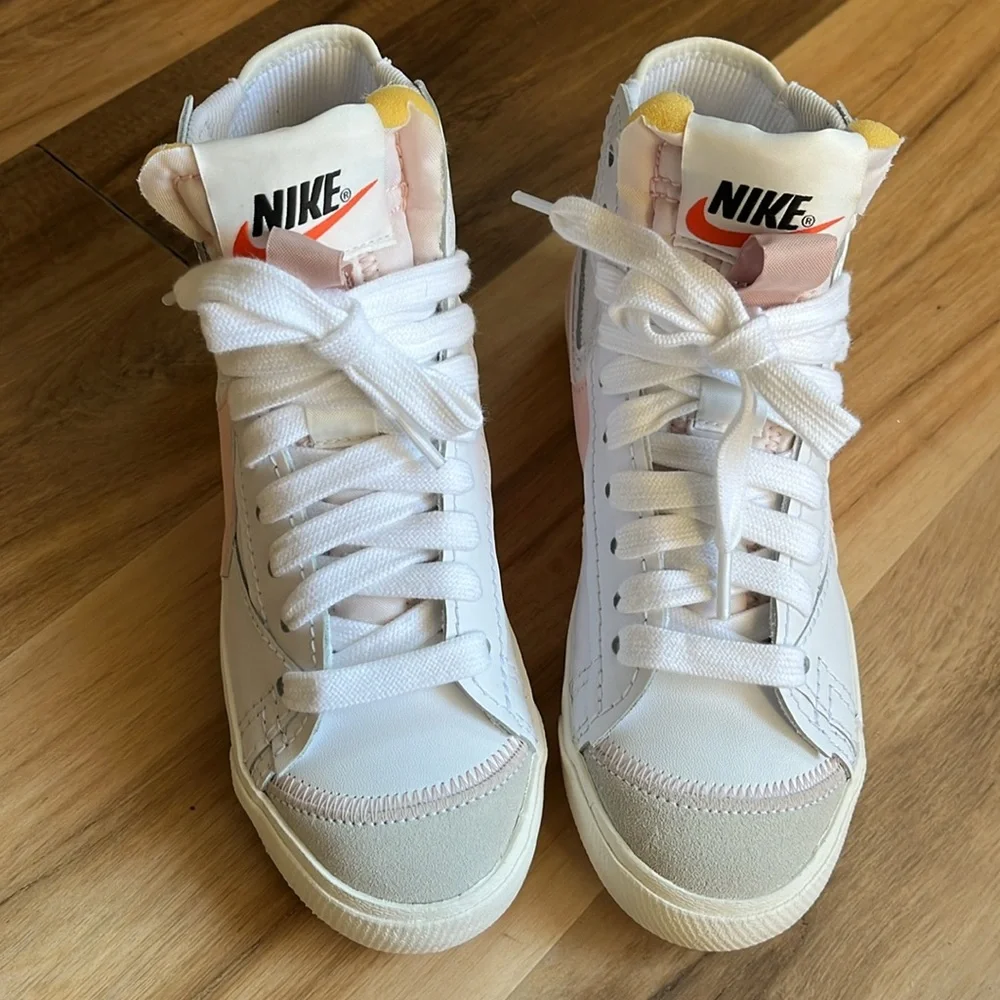 Nike Leather‎ High Top Pink And White NWOT Women’s US 8.5 UK 6